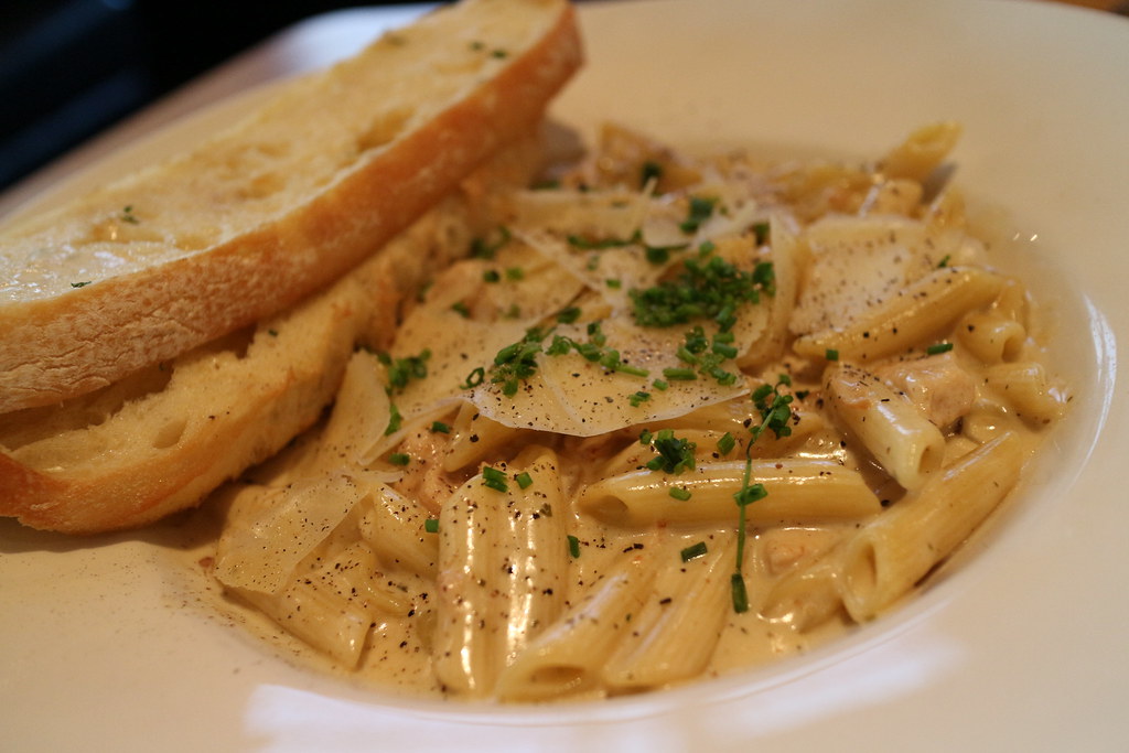 The Best Wines to Complement Your Chicken Alfredo